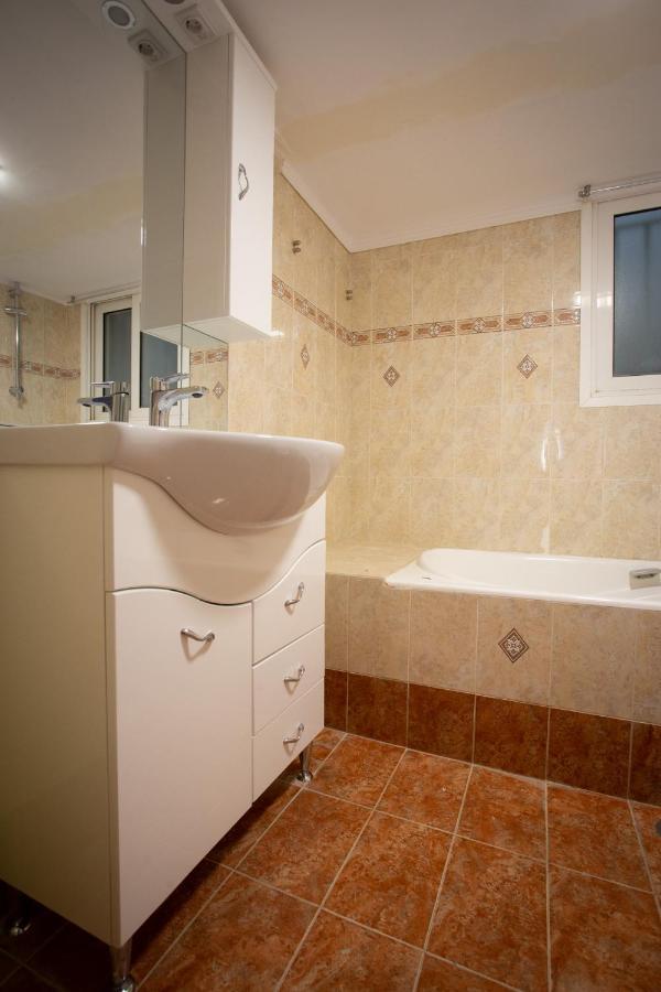 Efis Apartment Down Town Perfect Location นาฟปาคตอส ภายนอก รูปภาพ